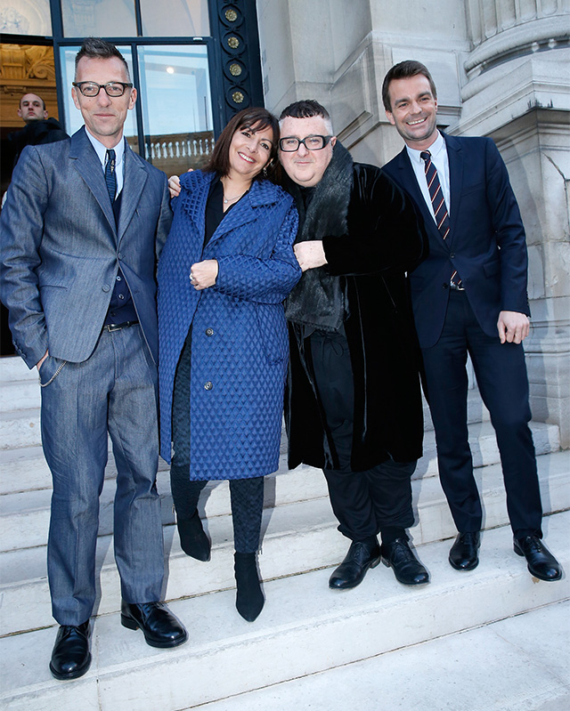 Оливье Сайяр, мэр Парижа Анн Идальго, Альбер Эльбаз и первый заместитель мэра Парижа Бруно Жюллиар Открытие выставки Lanvin в Париже (фото 1)