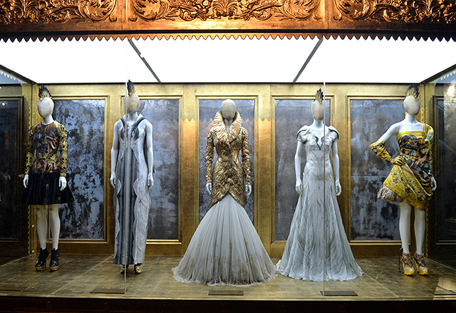 Первый взгляд: выставка Alexander McQueen: Savage Beauty в Музее V&A (фото 10)