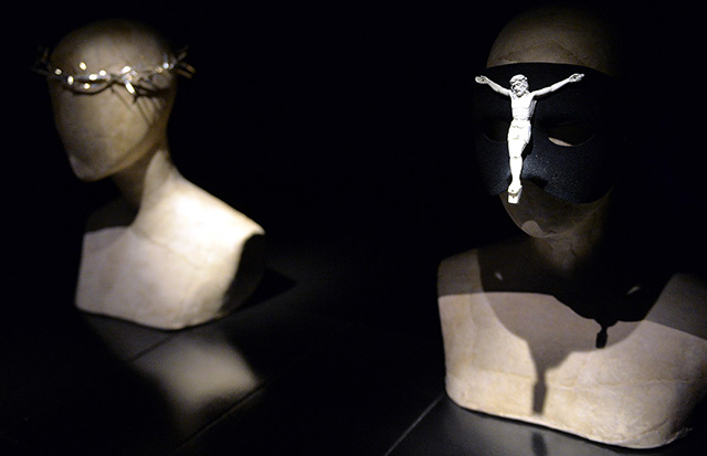 Первый взгляд: выставка Alexander McQueen: Savage Beauty в Музее V&A (фото 7)