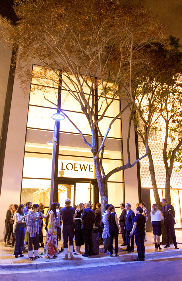 Loewe открыли магазин с амбаром внутри (фото 11)