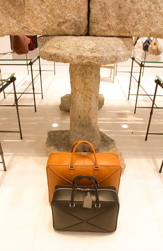 Loewe открыли магазин с амбаром внутри (фото 3)