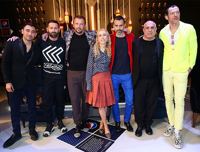 Никола Формикетти, Марсело Бурлон, Мауро Порчини, Франка Соццани, Фабио Новембре, Стефано Джиованни и Карим Рашид Никола Формикетти создал дизайн новой банки Pepsi (фото 1)