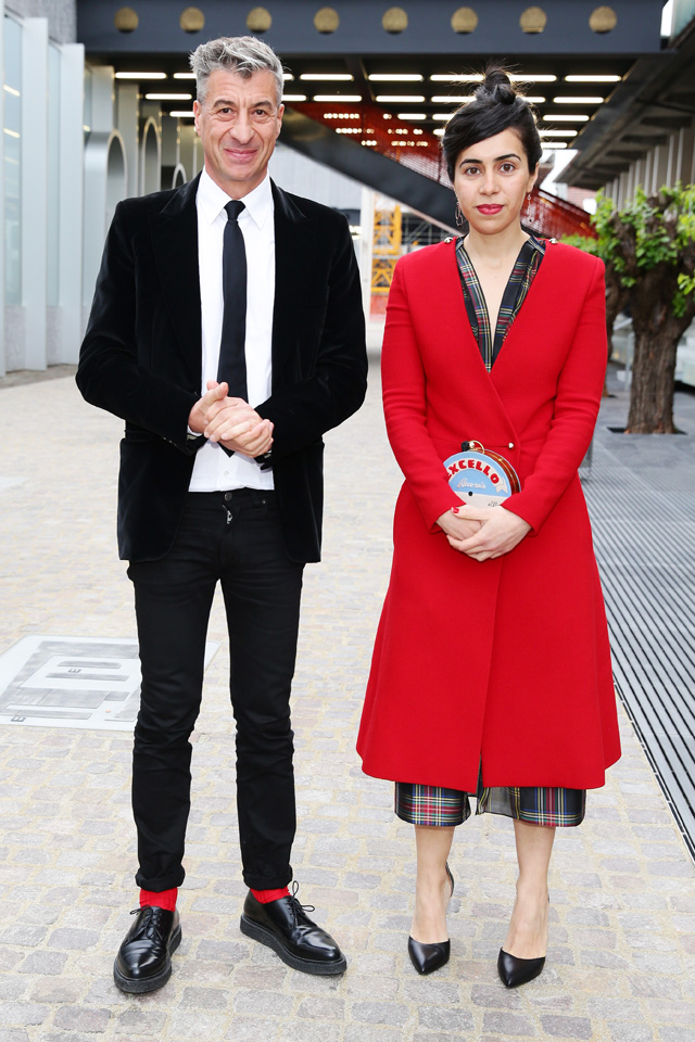 Маурицио Кателлан и Мириам Бен Салах Открытие второго здания Fondazione Prada (фото 8)