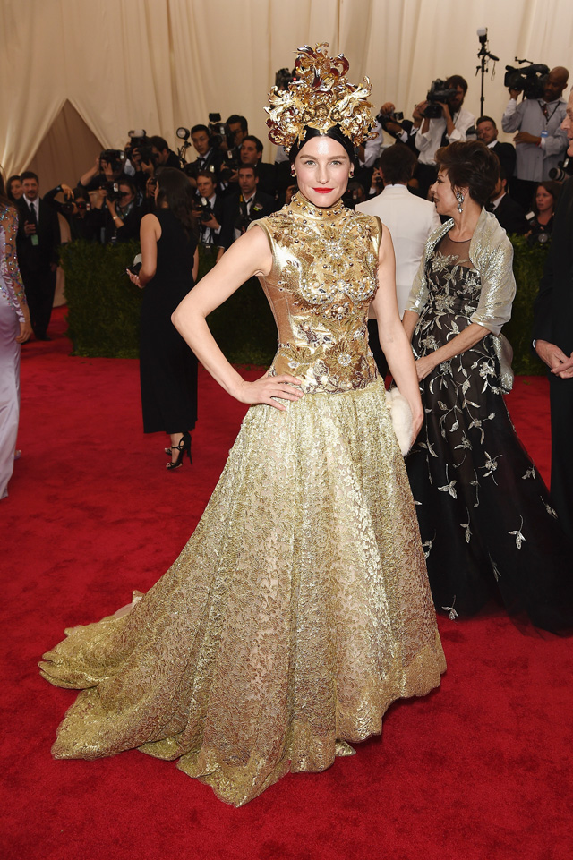 Табита Симмонс Гости Met Gala 2015 (фото 61)