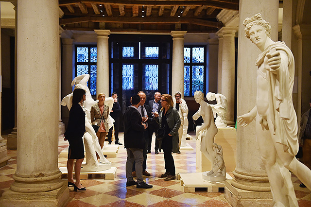 Открытие выставки Portable Classic в здании фонда Prada (фото 2)