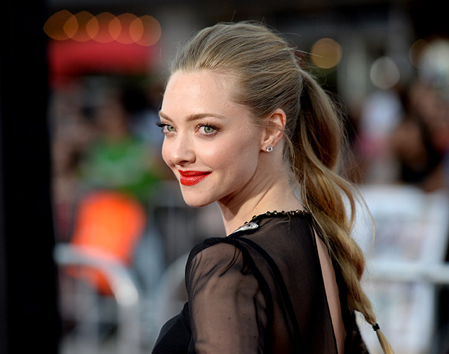 Аманда Сейфрид: "Мне много платят из-за чуваков, которые дежурят в кустах у моего дома" (фото 4)