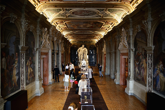 Открытие выставки Portable Classic в здании фонда Prada (фото 6)