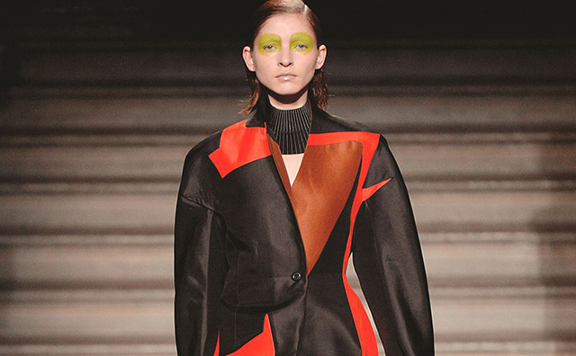 Thomas Tait AW13/14 Выставка номинантов Design of the Year — 2015 (фото 4)