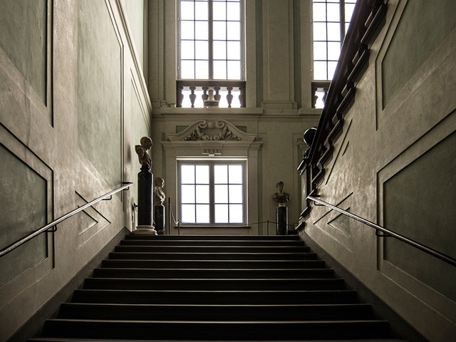 Как модные бренды искусство реставрируют (фото 7)