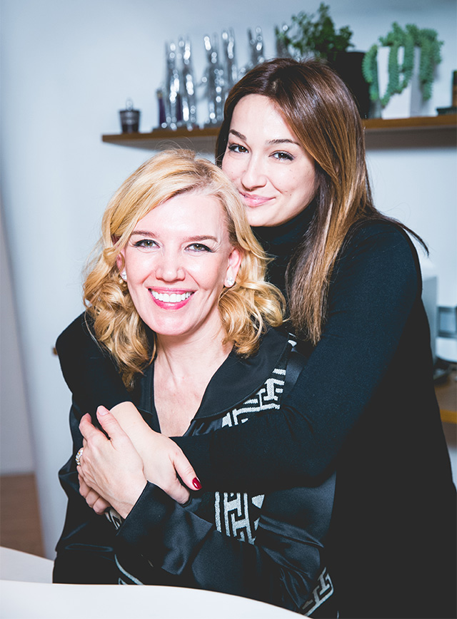 Марианна Сардарова и Айсель Трудел День рождения RuArts и открытие выставки Василия Кудрявцева (фото 2)