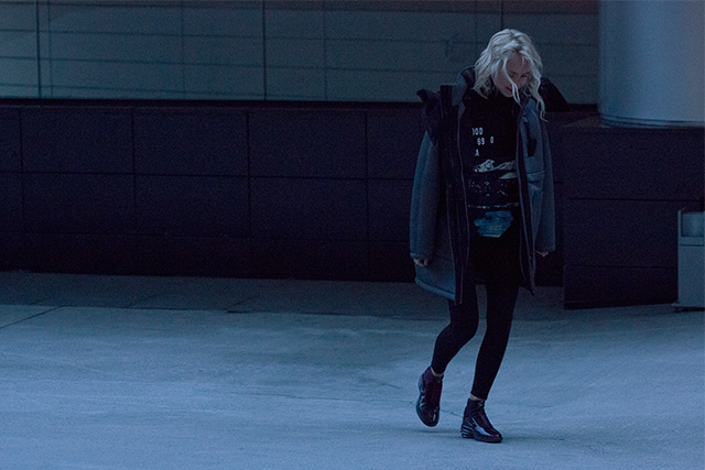 Парка Alexander Wang X H&M, свитшот Hood by Air, обувь Nike LunarElite Sky Hi SneakerBoot Обыграть зиму: Ольга Карпуть в специальном проекте Nike и Buro 24/7 (фото 6)