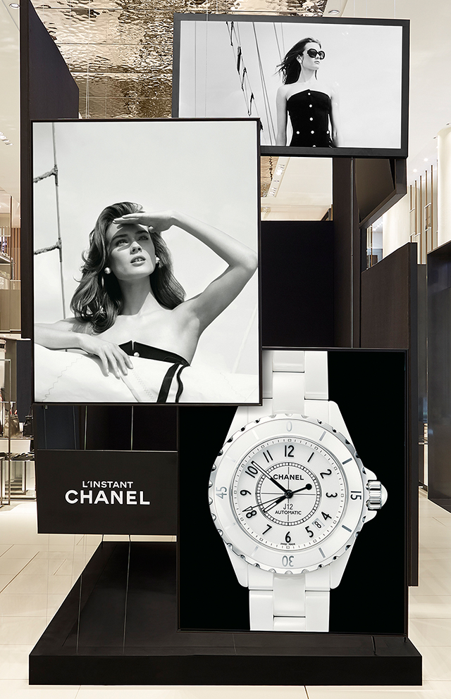 Временный магазин часов Chanel в Лувре (фото 1)