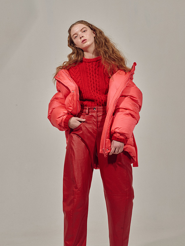 Куртка Ienki Ienki, свитер Roseanna, брюки Kenzo Как быть красивой в пуховике (фото 3)