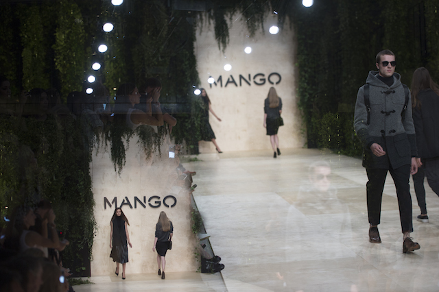 Коко Роша на показе Mango в Москве (фото 5)