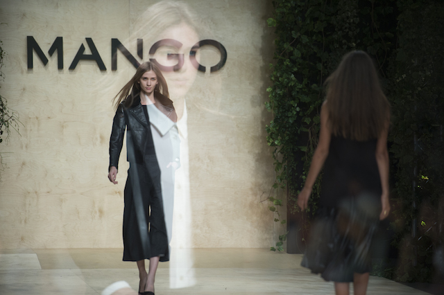 Коко Роша на показе Mango в Москве (фото 3)