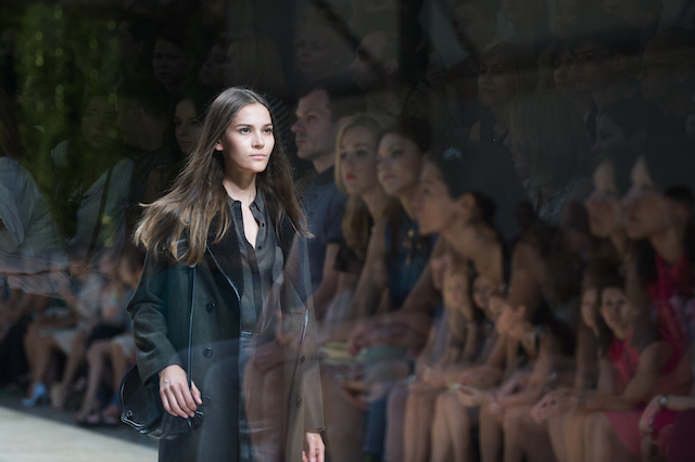 Коко Роша на показе Mango в Москве (фото 4)