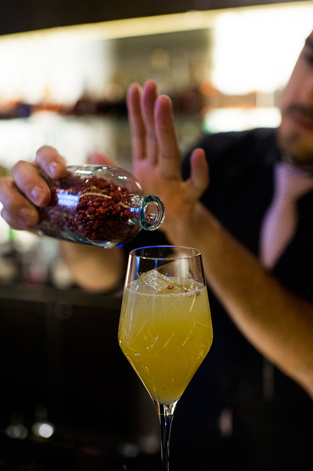 Дух интеллектуальной богемы "по-московски": новый бар в Four Seasons Moscow (фото 12)