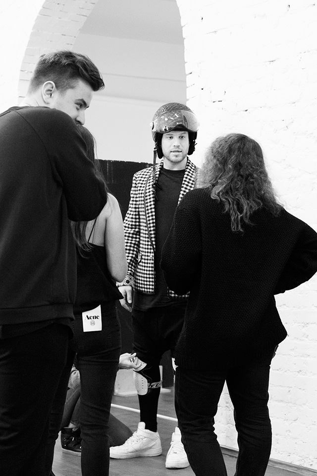 Видеорепортаж со съемки Ивана Дорна для Buro 24/7 (фото 5)