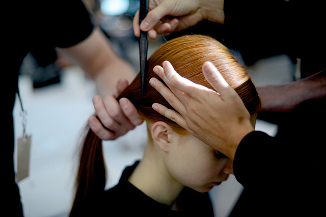 Backstage показа Delpozo, осень-зима 2015 (фото 10)