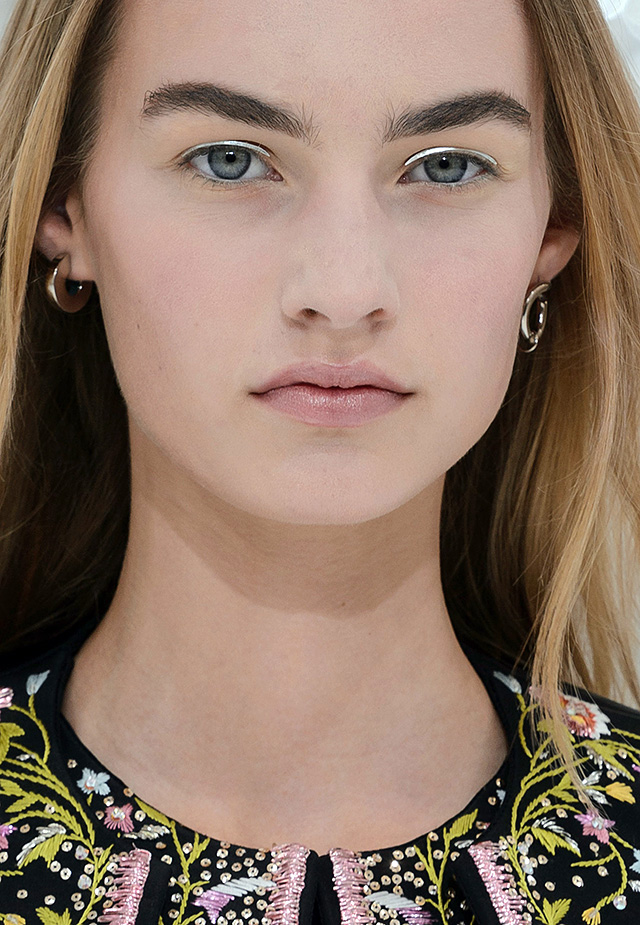 Красота в деталях: образы с показа Dior (фото 6)