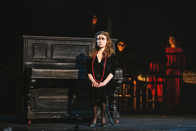 Спринт по ночным кошмарам: "Бег" в Театре имени Вахтангова (фото 8)