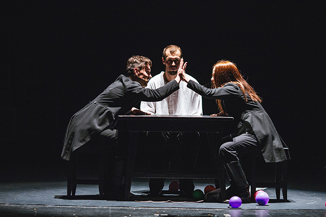 Спринт по ночным кошмарам: "Бег" в Театре имени Вахтангова (фото 7)