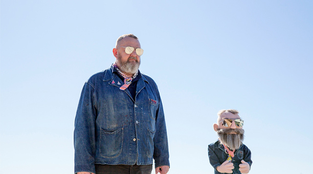 Мишель Гобер колесит по Лос-Анджелесу в компании своего ассистента (фото 2)