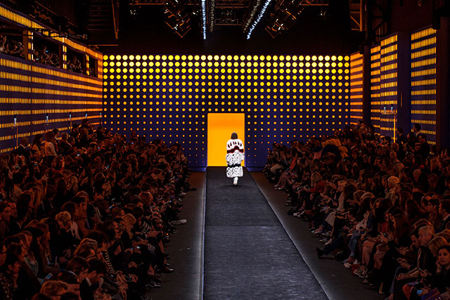 Обзор Buro 24/7: Fendi, осень-зима 2016 (фото 1)