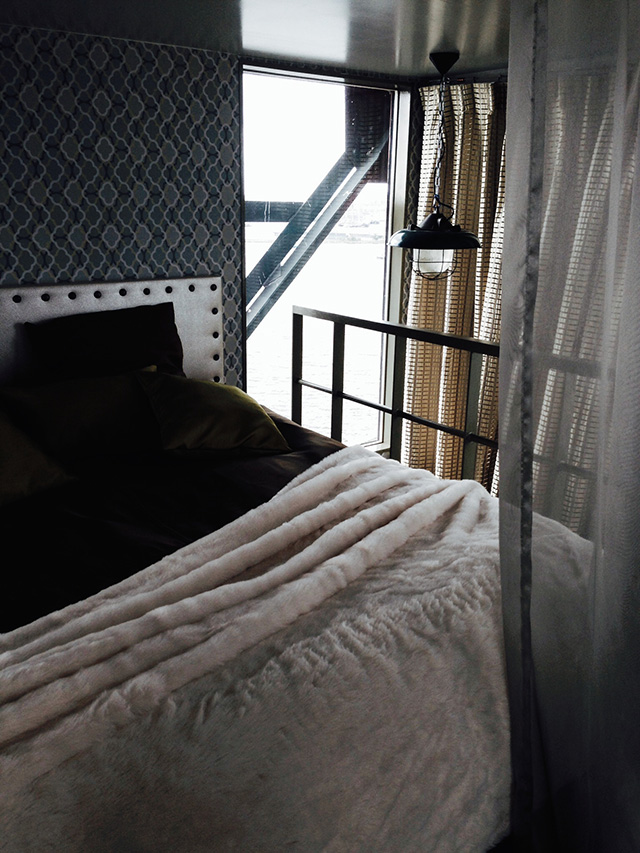 Строительный кран в Амстердаме переделали в отель (фото 2)