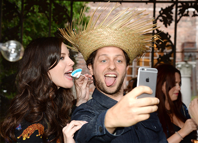 Лив Тайлер и Дерек Бласберг Гости презентации Stella McCartney, resort 2016 (фото 10)