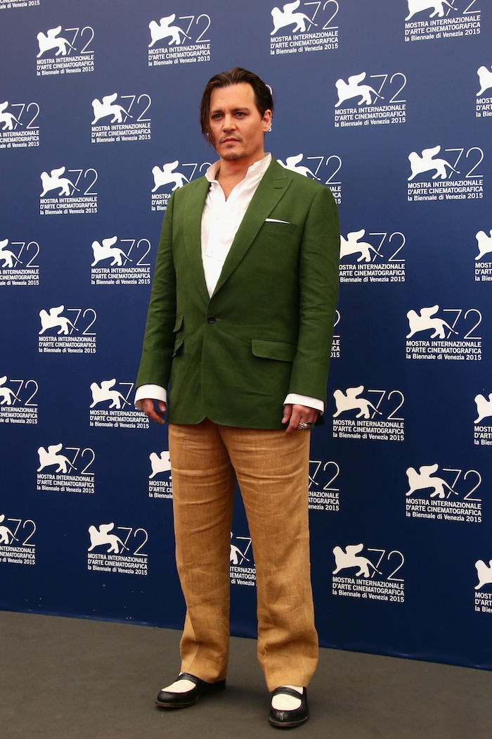 Венецианский кинофестиваль — 2015: Джонни Депп и Дакота Джонсон на фотоколле фильма "Черная месса" (фото 5)