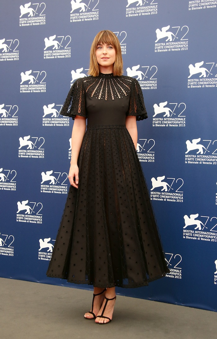 Венецианский кинофестиваль — 2015: Джонни Депп и Дакота Джонсон на фотоколле фильма "Черная месса" (фото 3)