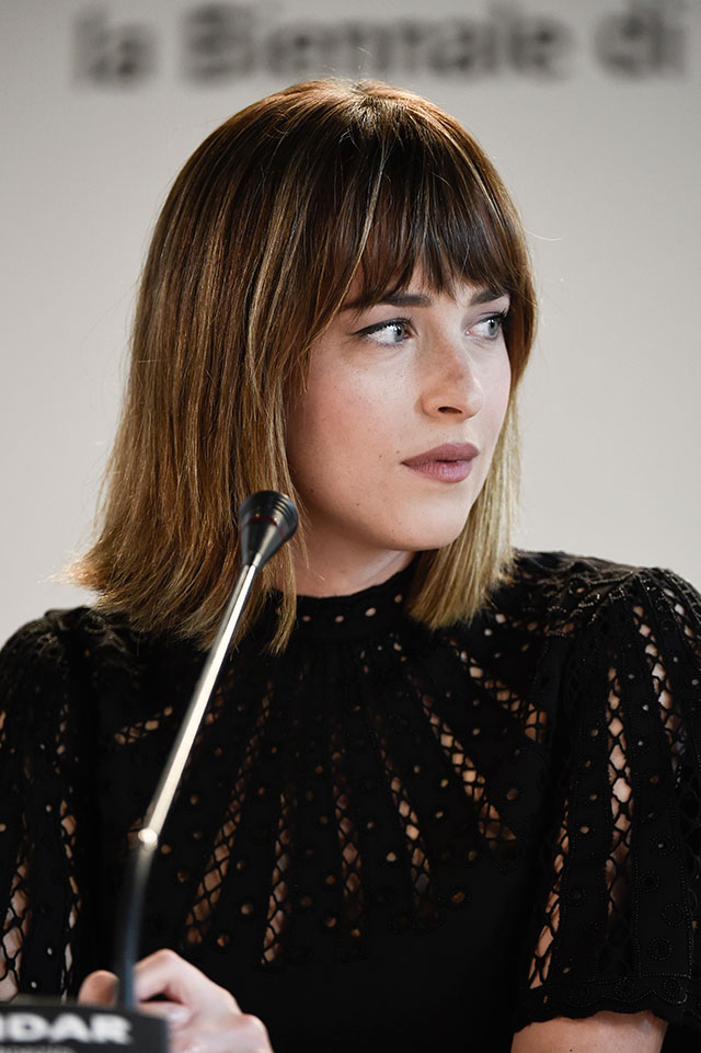 Венецианский кинофестиваль — 2015: Джонни Депп и Дакота Джонсон на фотоколле фильма "Черная месса" (фото 1)