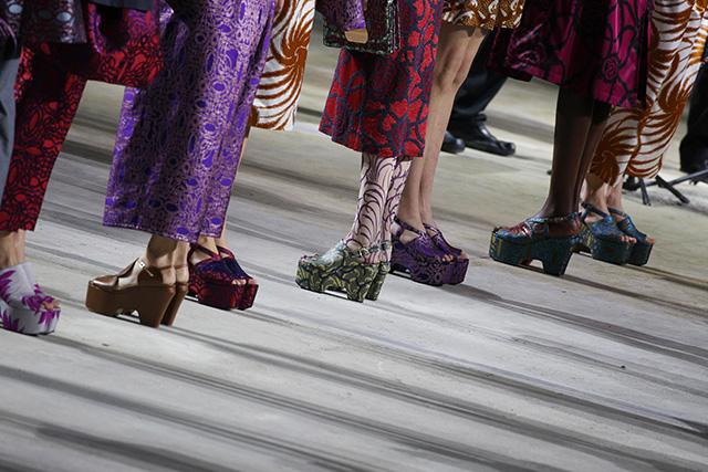 "Сенсациями" в моде сегодня становятся исключительно маркетинговые ходы, а не находки модельеров" (фото 10)