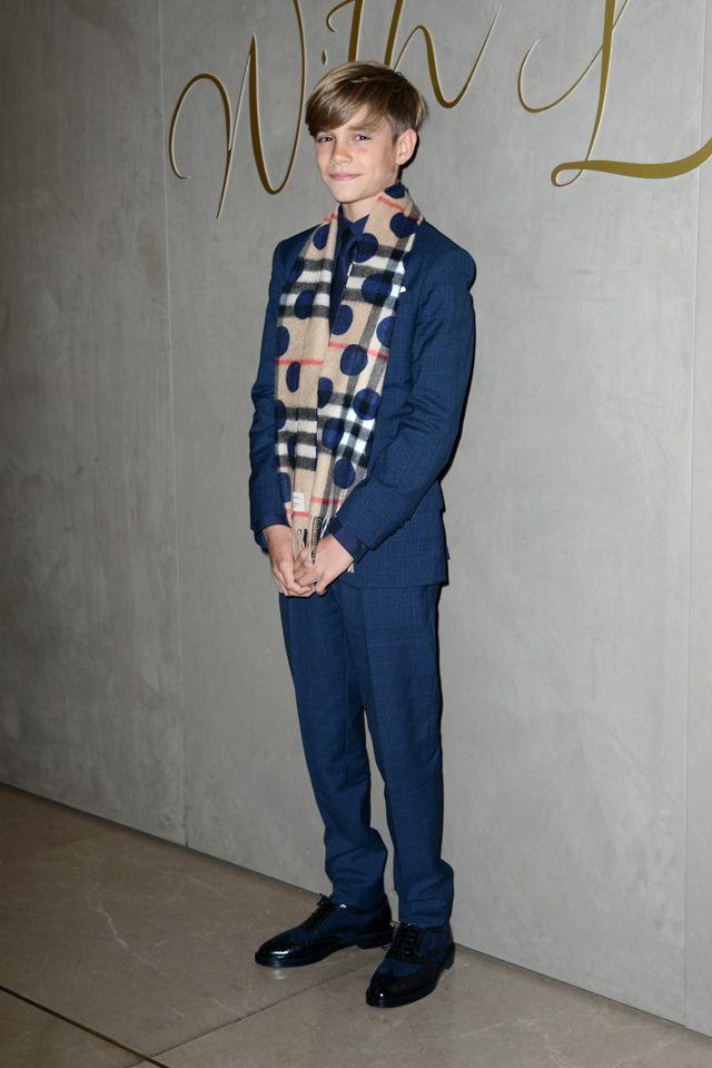 Ромео Бекхэм Премьера рождественского фильма Burberry в Лондоне (фото 3)