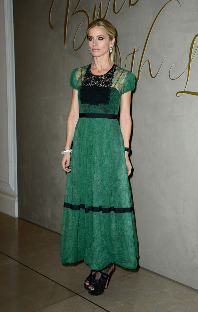 Лора Бейли Премьера рождественского фильма Burberry в Лондоне (фото 8)