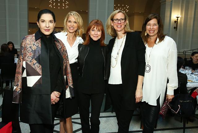 Марина Абрамович, Паула Зан, Джилл Бернштейн, Кэтрин Дж. Моррис и Энн Пастернак Завтрак Бруклинского музея в честь Марины Абрамович и инициативы Women in the Arts (фото 2)