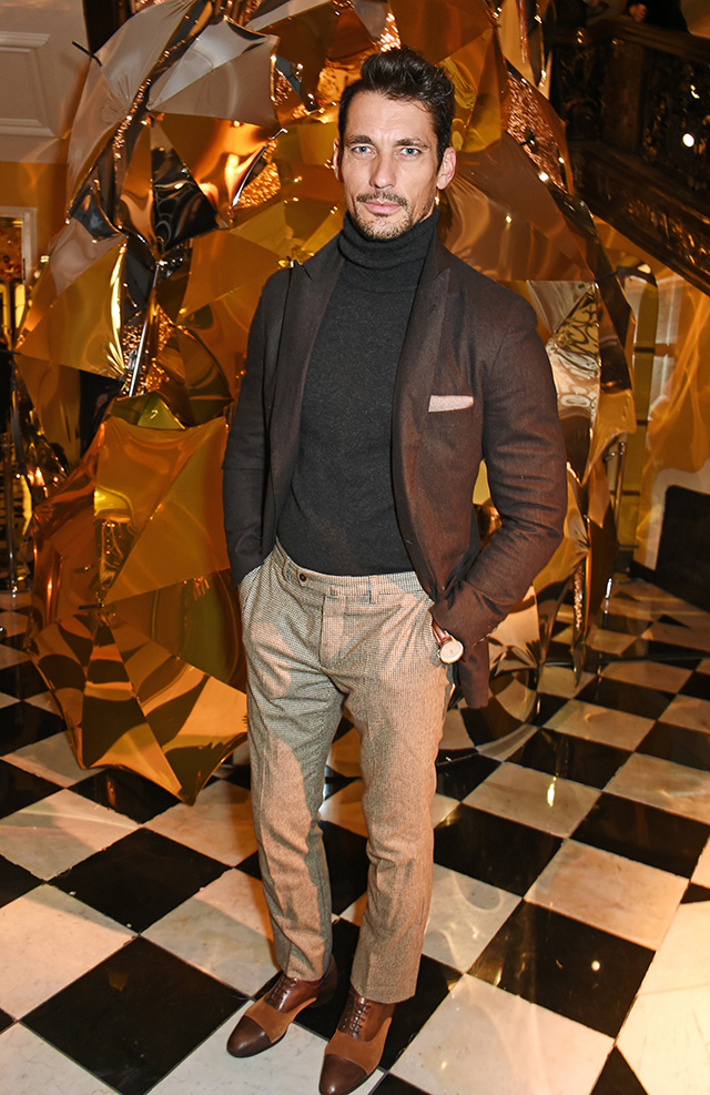 Дэвид Ганди Рождественская елка Burberry в отеле Claridge's (фото 3)