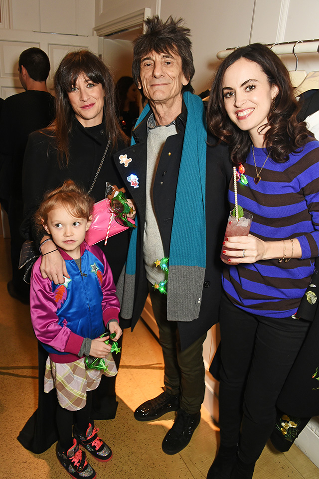 Лия Вуд, Ронни Вуд и Салли Вуд Гости вечера Stella McCartney в Лондоне (фото 6)