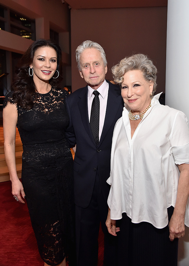 Кэтрин Зета-Джонс, Майкл Дуглас и Бетт Мидлер Гости вечера в Джазовом Линкольн-центре (фото 1)