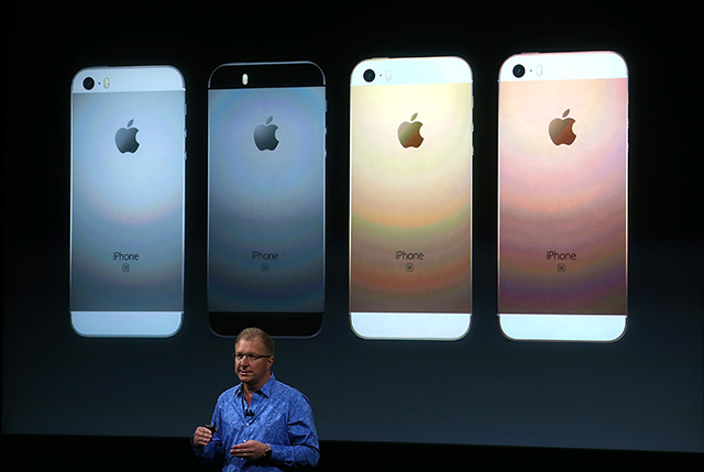 «Просто некоторые любят маленькие "айфоны"» и другие новости презентации Apple (фото 6)