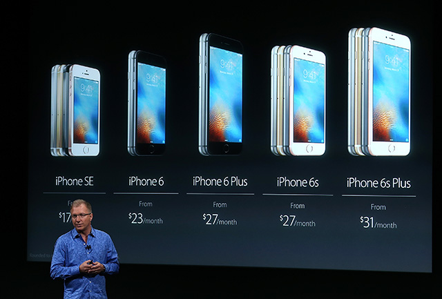 «Просто некоторые любят маленькие "айфоны"» и другие новости презентации Apple (фото 8)