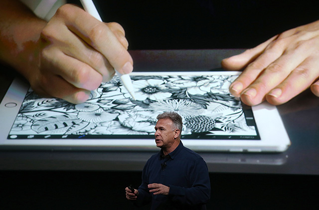«Просто некоторые любят маленькие "айфоны"» и другие новости презентации Apple (фото 10)