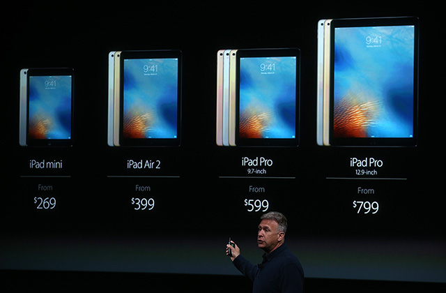 «Просто некоторые любят маленькие "айфоны"» и другие новости презентации Apple (фото 9)