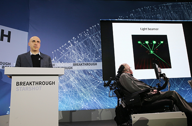 Юрий Мильнер и Стивен Хокинг рассказали о своем проекте по освоению космоса (фото 1)
