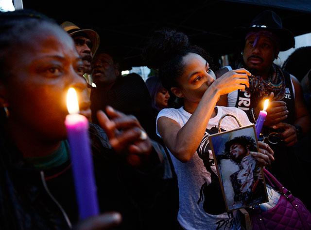 Вспоминая Принса: Нью-Йорк скорбит о певце (фото 5)