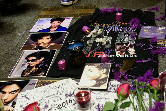 Вспоминая Принса: Нью-Йорк скорбит о певце (фото 1)