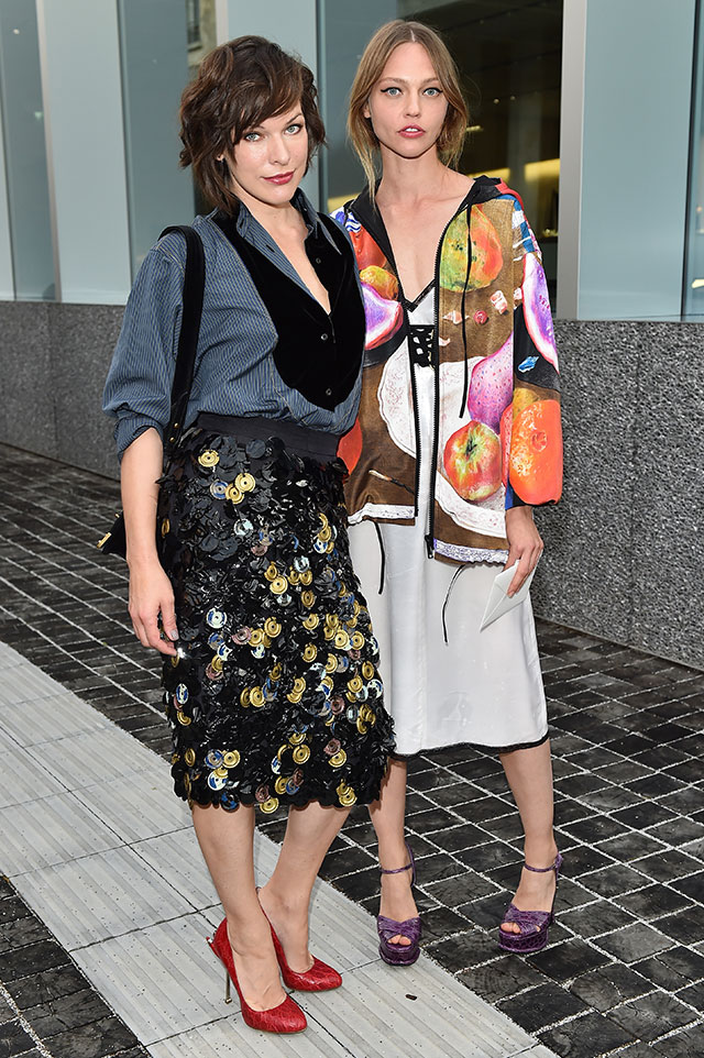 Милла Йовович и Саша Пивоварова Гости ужина Prada в Милане (фото 6)