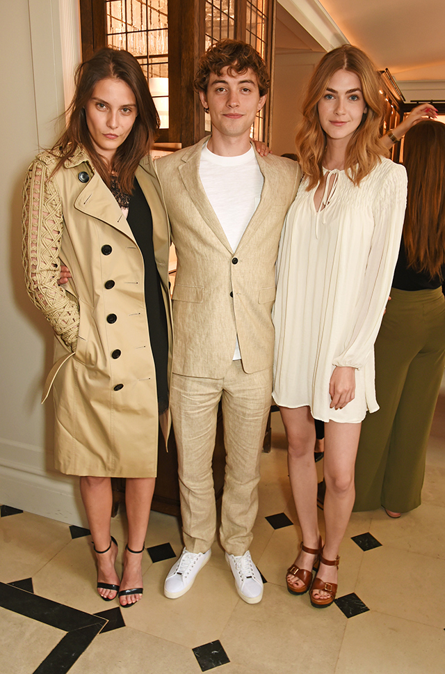 Вечер Сиенны Миллер и Венди Роу в Лондоне (фото 3)