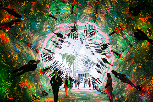 Разноцветные джунгли появились на улицах Лондона (фото 2)
